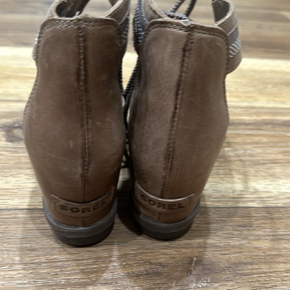 Like NEW 9.5 40.5 EU SOREL PLATFORMS SANDALS SHOES light tan Wedge - Picture 7 of 10